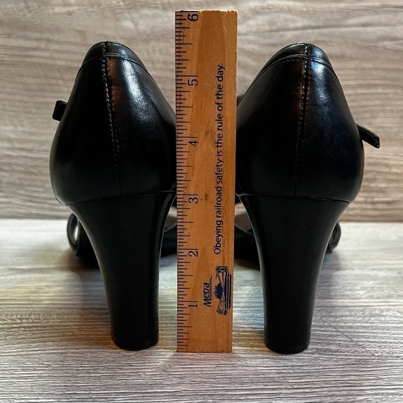 Black leather Naturalizer Nettle open toe ankle buckle strapped heels size 9 - Picture 5 of 10